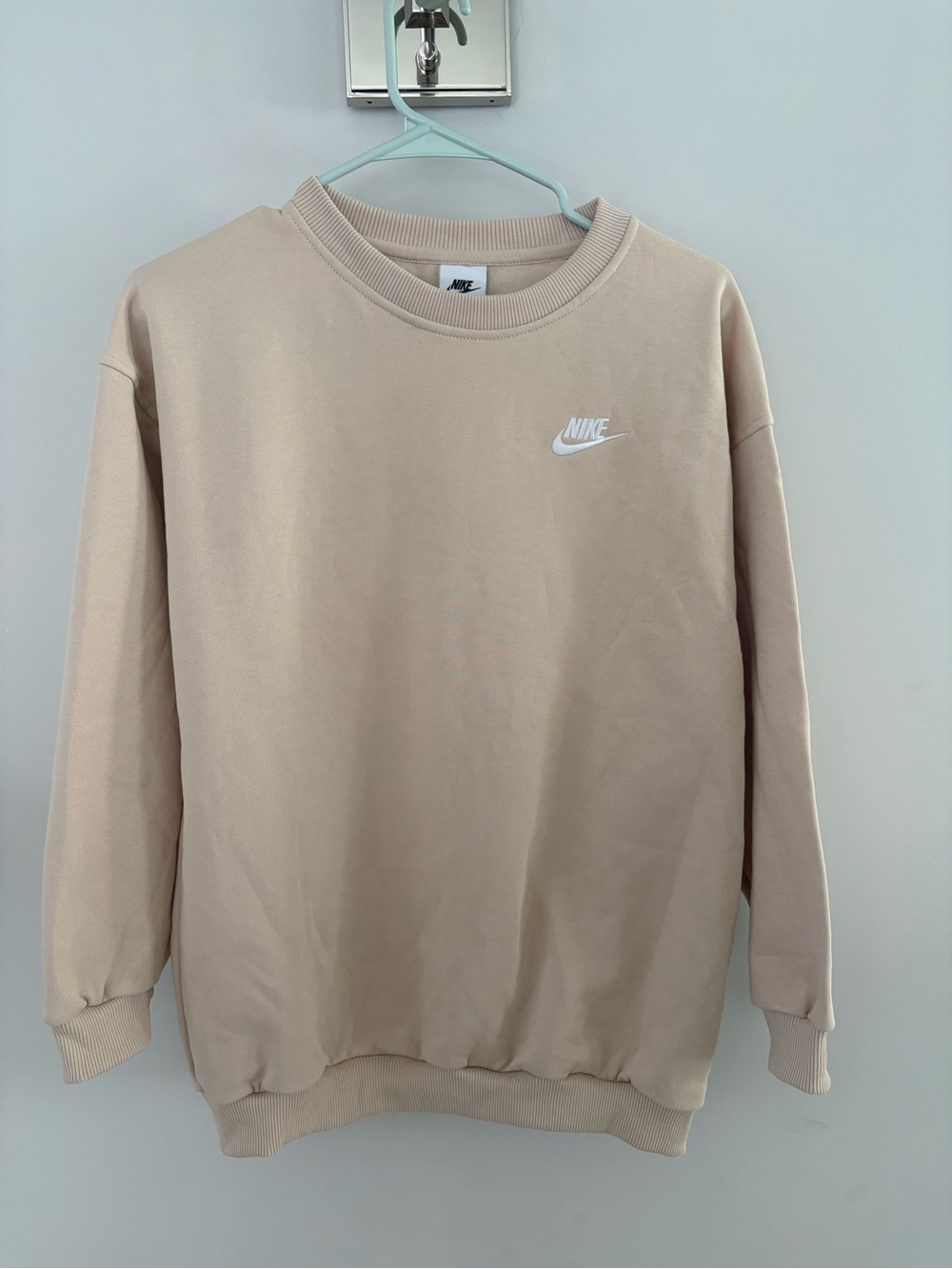 Nike Kids Crewneck Sweatshirt in Light Beige with White Logo